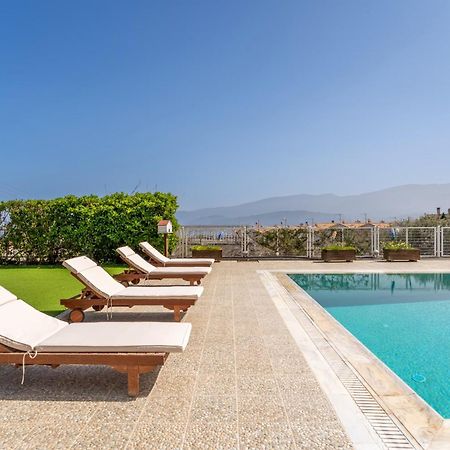 Вилла The House Of Gratitude - Poolside Retreat Лутра-Ореас-Эленис Экстерьер фото