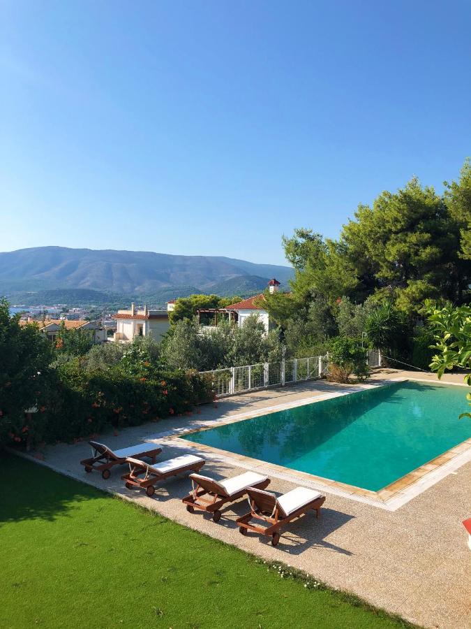 Вилла The House Of Gratitude - Poolside Retreat Лутра-Ореас-Эленис Экстерьер фото