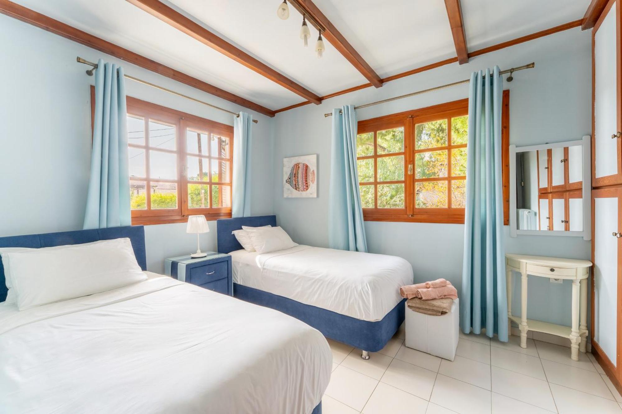 Вилла The House Of Gratitude - Poolside Retreat Лутра-Ореас-Эленис Экстерьер фото
