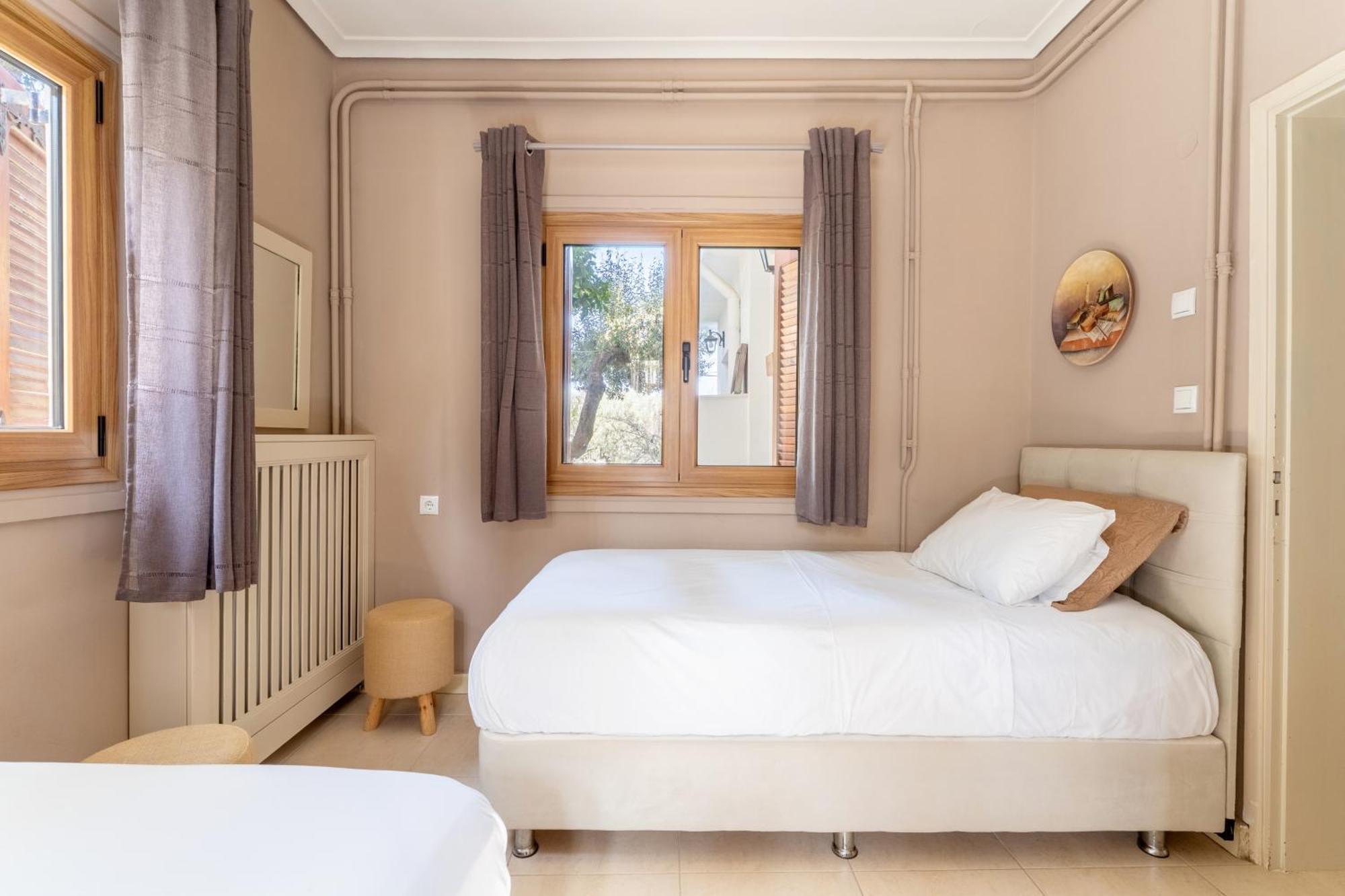 Вилла The House Of Gratitude - Poolside Retreat Лутра-Ореас-Эленис Экстерьер фото