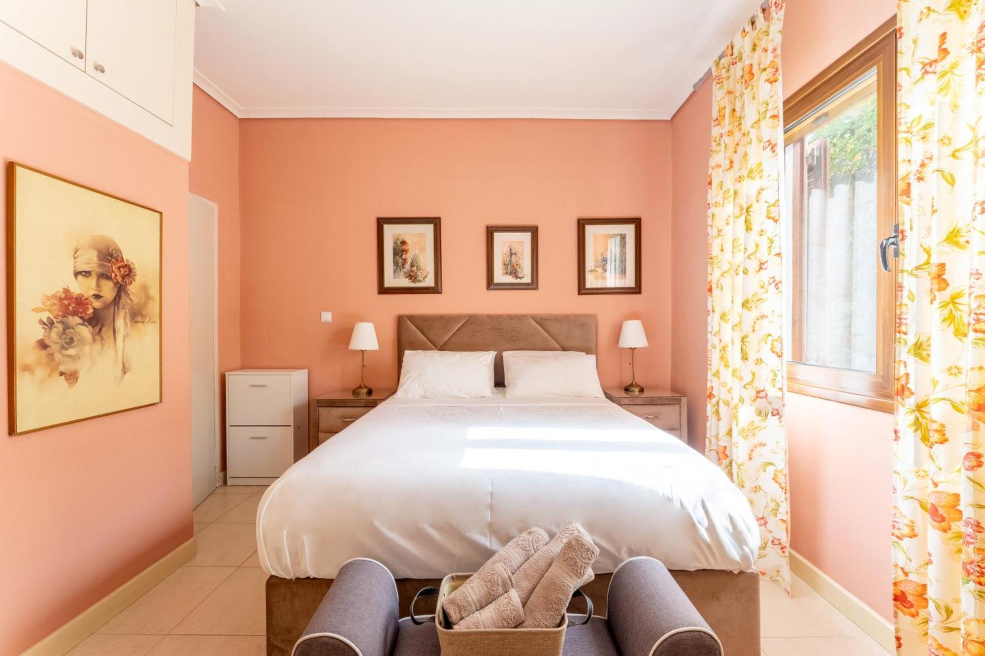 Вилла The House Of Gratitude - Poolside Retreat Лутра-Ореас-Эленис Экстерьер фото