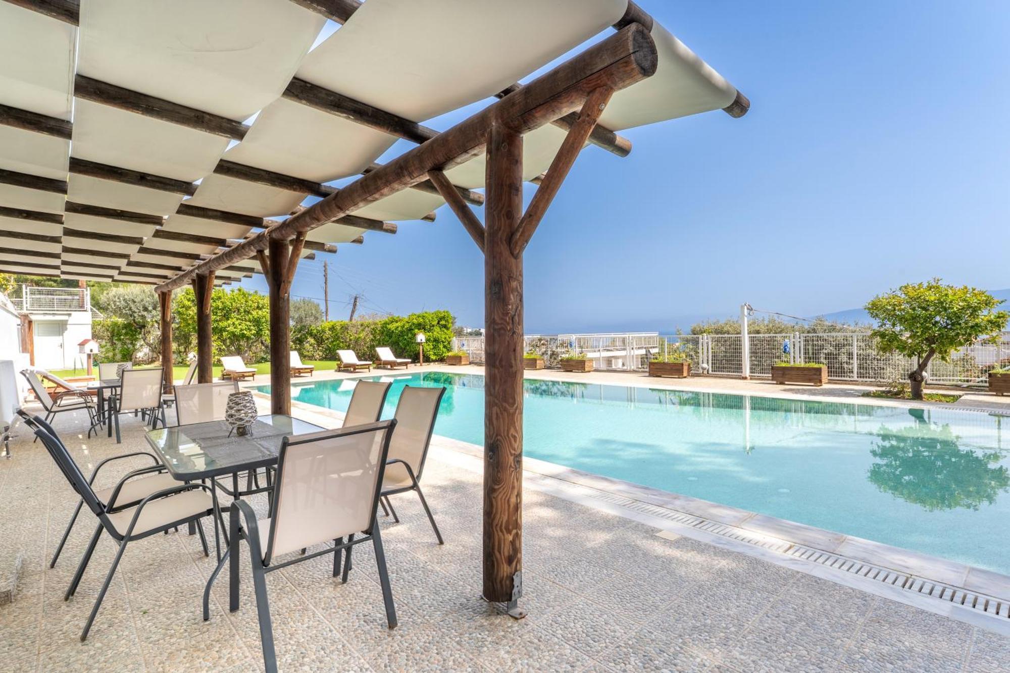 Вилла The House Of Gratitude - Poolside Retreat Лутра-Ореас-Эленис Экстерьер фото