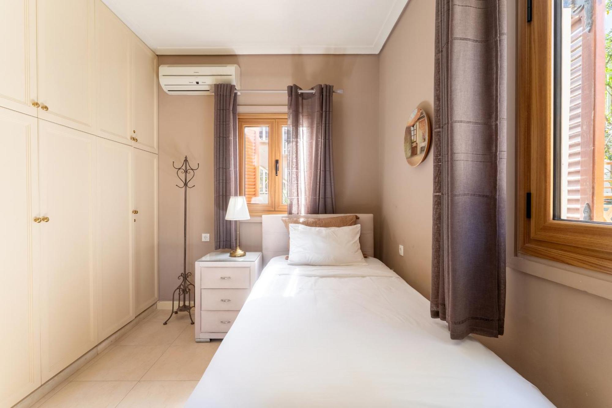 Вилла The House Of Gratitude - Poolside Retreat Лутра-Ореас-Эленис Экстерьер фото