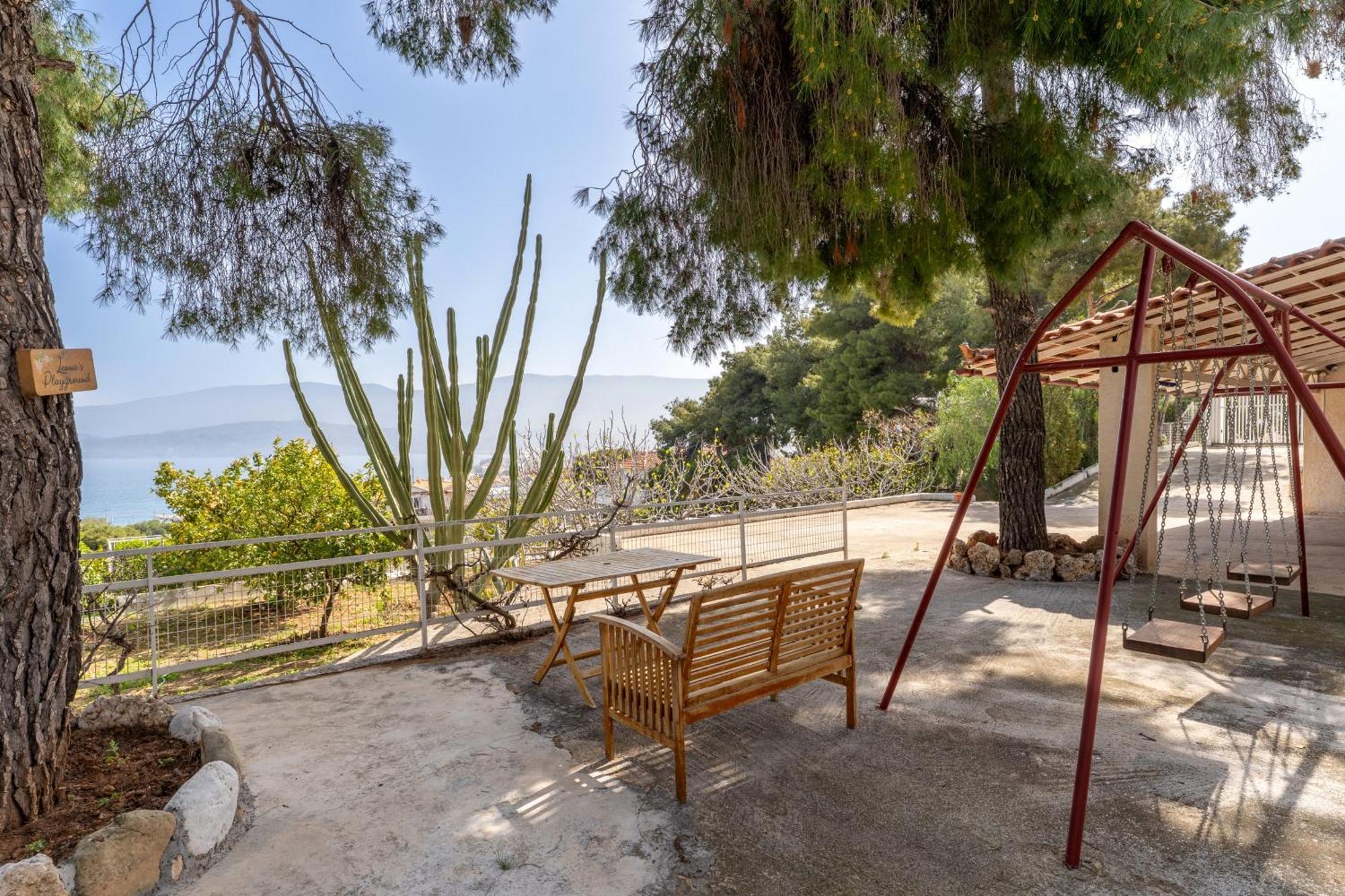 Вилла The House Of Gratitude - Poolside Retreat Лутра-Ореас-Эленис Экстерьер фото