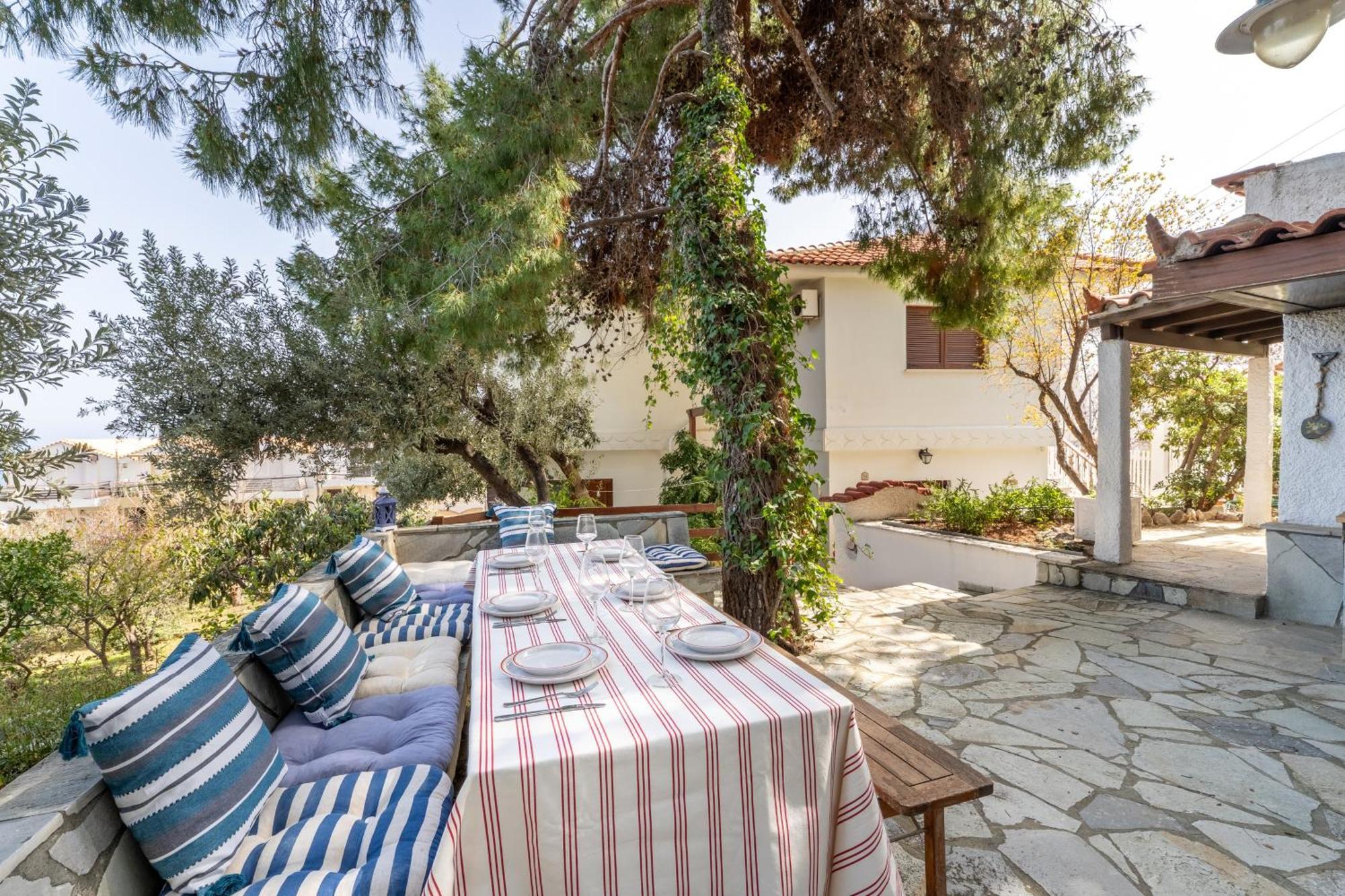 Вилла The House Of Gratitude - Poolside Retreat Лутра-Ореас-Эленис Экстерьер фото